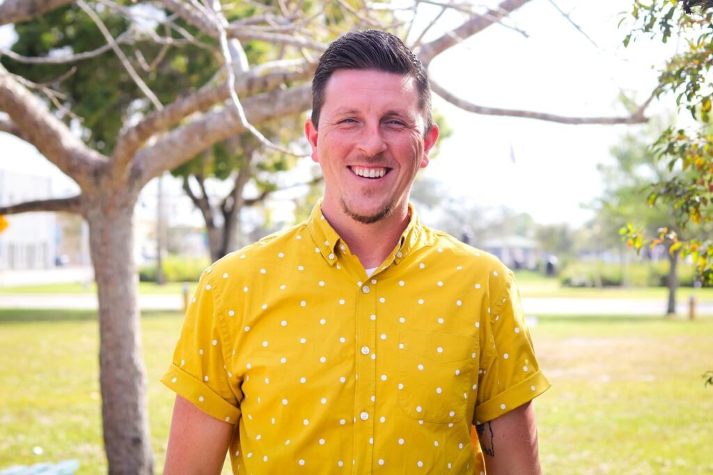 Picture of Aaron in a yellow shirt.